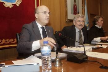 Manuel Baltar, al inicio del pleno, con su vicepresidente, Rosendo Fernández. (Foto: MIGUEL ÁNGEL)