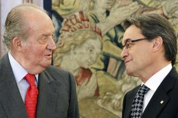 El Rey Juan Carlos ha recibido hoy en audiencia, en el Palacio de la Zarzuela, al presidente de la Generalitat, Artur Mas.