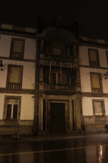 Fachada principal de la Diputación de Ourense, en la calle Progreso. (Foto: M. ANGEL)