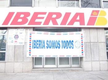 Los sindicatos representantes del 93% de la plantilla de Iberia, CC.OO., UGT, Asetma, USO, Sitcpla y CTA-Vuelo, se reunirán este lunes para debatir el calendario de paros