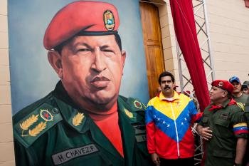 El vicepresidente de Venezuela, Nicolas Maduro (c), y el presidente del Congreso Nacional venezolano, Diosdado Cabello