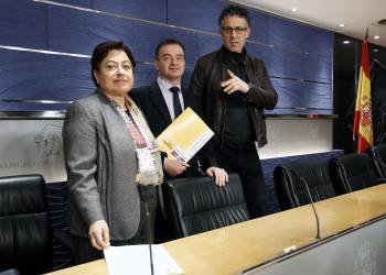 Olaia Fernández, Alfred Bosch y Xabiel Mikel Errekondo, al inicio de la rueda de prensa. (Foto: JUAN M. ESPINOSA)