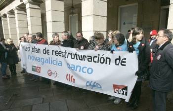 Los sindicatos de NCG volvieron a manifestarse ayer contra el plan de reestructuración de NCG. (Foto: XOAN REY)