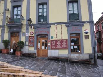 Imagen de la fachada del bar 'El Lavaderu' en Gijón. (Foto: EUROPA PRESS)