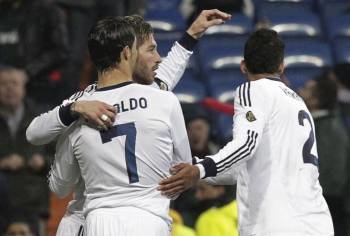 Sergio Ramos, Cristiano Ronaldo y Varane celebran el 2-0. (Foto: S. BARRENECHEA)