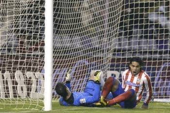 El colombiano Falcao grita a pulmón abierto el primer gol del partido contra el Valladolid. (Foto: NACHO GALLEGO)
