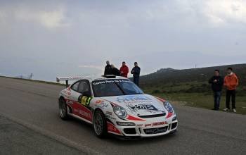 Iván Ares a bordo de su Porsche 911 Gt3 camino de la victoria en el Rally Serra da Groba. (Foto: BELAY)