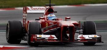 El piloto español de Ferrari, Fernando Alonso, durante la primera jornada de entrenamientos en el Circuito de Montmeló  (Foto: EFE)