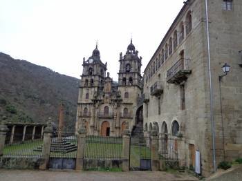 Conjunto monumental de As Ermidas (O Bolo), con el santuario y el seminario. (Foto: J.C.)