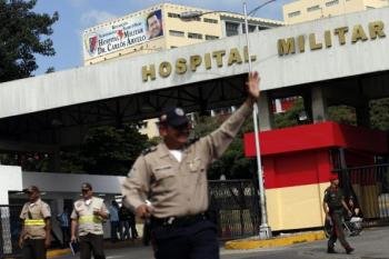 Ernesto Villegas, fue el encargado hoy de leer el primer comunicado médico del Ejecutivo desde que el presidente ingresó en el Hospital Militar de Caracas.