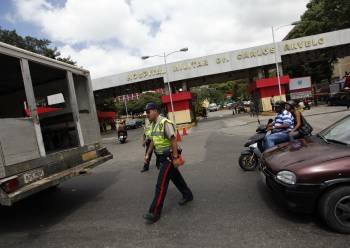 Imagen del exterior del Hospital Militar de Caracas donde está ingresado el presidente de Venezuela. (Foto: DAVID FERNÁNDEZ)