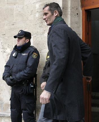 Iñaki Urdangarin abandona el Juzgado, tras prestar declaración (Foto: EFE)