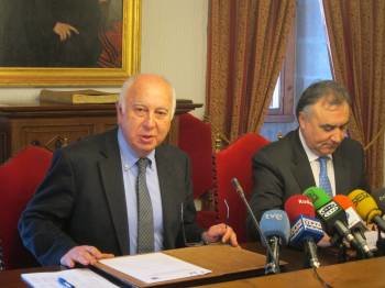 Casares Long y Varela, durante la firma del convenio entre sus instituciones. (Foto: E.P.)