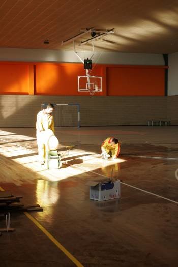 El pabellón de A Granxa. Una empresa acometió recientemente obras al levantarse parte del piso (Foto: MARCOS ATRIO)