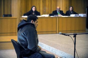 Javier Estrada, en el banquillo de los acusados.  (Foto: CABALAR)