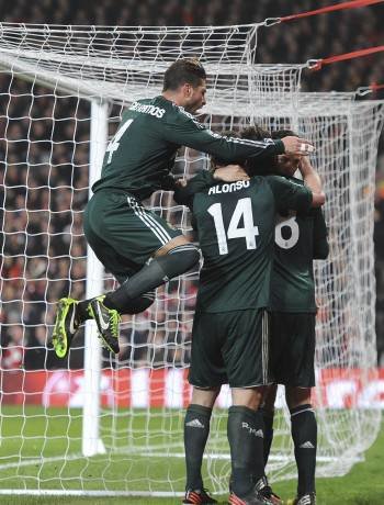 Ramos, Alonso, Kaká y Ronaldo celebran un gol. (Foto: PETER POWELL)