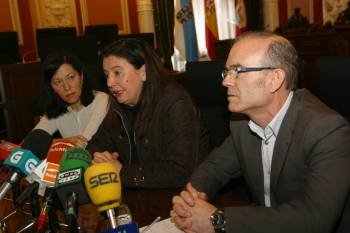 Áurea Soto, Marga Martín y José Ángel Vázquez Barquero, durante su comparecencia. (Foto: JOSÉ PAZ)