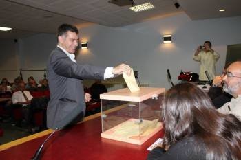 Bea, durante la votación en la que salió elegido presidente de la Federación Gallega. (Foto: FGP)