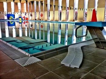 Instalaciones de la piscina climatizada de O Barco.