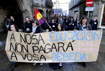 Un grupo de universitarios gallegos, durante la manifestación para protestar contra los rescates bancarios.