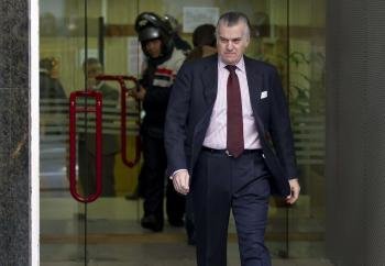  El extesorero y exsenador del Partido Popular Luis Bárcenas a la salida de la Audiencia Nacional esta mañana (Foto: EFE)