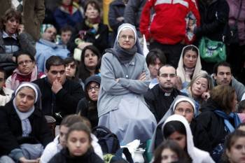 Miles de fieles siguieron en Buenos Aires la ceremonia de entronización de Jorge Mario Bergoglio. (Foto: IVÁN FRANCO)