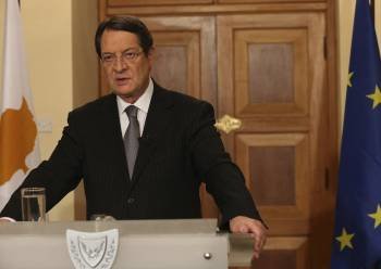 El presidente de  Chipre, Nikos Anastasiades, se dirige al país para explicar los términos del acuerdo.