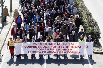 Los casi 180 trabajadores de la fábrica de armas de A Coruña (Foto: EFE)