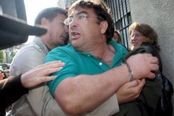 Un momento de la detención de Thierry, en el mes de mayo de 2008 en Burdeos. (Foto: ARCHIVO)