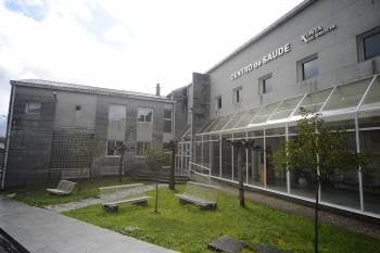 Edificio del centro de salud del municipio de San Cristovo de Cea. (Foto: MARTIÑO PINAL)