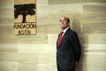 El presidente de la Fundación Botín, Emilio Botín, durante el acto de presentación de la memoria anual de la institución con los datos de sus programas de acción de 2012.