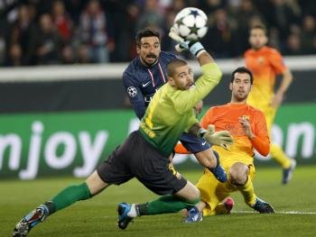 En el último suspiro dejó escapar el triunfo el Barcelona, aunque el 2-2 en París le acerca a las semifinales de la Liga de campeones.
