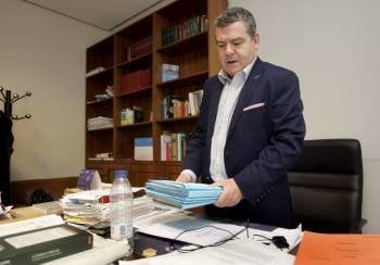 El juez José Antonio Vázquez Taín, en su despacho oficial, el pasado mes de julio. (Foto: XOÁN REY)
