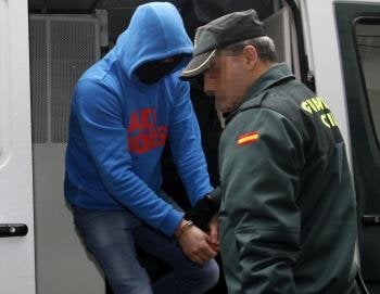 Juan José Calaza, uno de los dos detenidos por su supuesta implicación en el doble crimen de Xermade, a su llegada al Juzgado de Vilalba (Lugo).