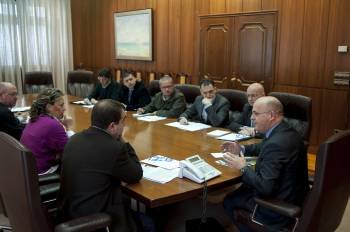 Imagen de la reunión del consejo de dirección de la Diputación, integrado por el presidente y los jefes técnicos.