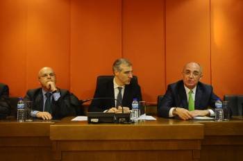 Manuel Baltar, Francisco Conde y Jiménez Morán, antes de presentar las medidas energéticas. (Foto: MARTIÑO PINAL)
