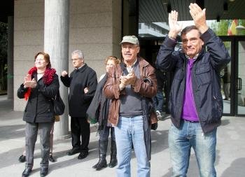 Los cinco afectados por participaciones preferentes acusados de resistencia a la autoridad y uno de ellos, además, de lesionar a un policía durante la ocupación de una oficina de Novagalicia Banco de Vigo.
