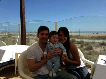 Leo Messi ha presentado en sociedad a través de las redes sociales a su hijo, Thiago.
