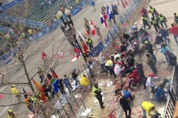 Imagen publicada por los medios americanos de la explosión de Boston