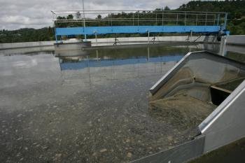 Instalaciones de la depuradora de aguas residuales del río Carrás.