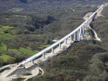 Viaducto del Arnoia, de 1014 metros de longitud.