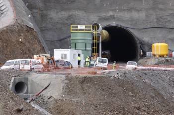 Las obras del túnel se iniciaron a mediados del pasado mes de febrero. (Foto: XESÚS FARIÑAS)