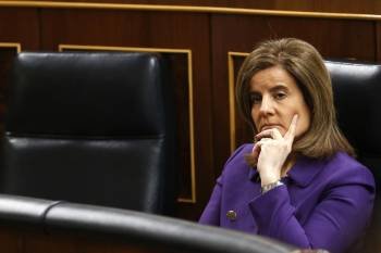 Fátima Báñez, durante la sesión de control al Gobierno celebrada ayer en el Congreso. (Foto: JAVIER LIZÓN)