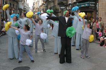 Los actores del Campus de Lugo recorrieron la ciudad con su propuesta teatral.  (Foto: JOSÉ PAZ)
