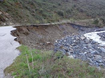 El río Candís sufrió recientemente un desprendimiento, que también dañó la traída de O Barco.