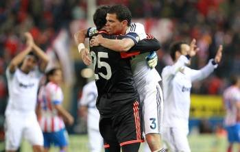 Pepe y Diego López celebran el triunfo en el Calderón. (Foto: ZIPI)