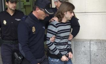 El asesino de la joven Marta del Castillo, Miguel Carcaño, escoltado con fuerte protección policial (Foto: EFE)