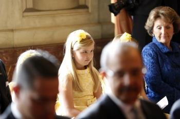  La princesa Amalia, durante la ceremonia de abdicación de su abuela, la reina Beatriz de Holanda