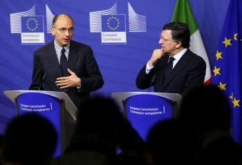  El presidente de la Comisión Europea (CE), José Manuel Durao Barroso (dcha), y el nuevo primer ministro de Italia, Enrico Letta.