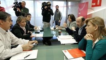 El PSOE ha refirmado su propuesta de un gran pacto por el empleo y contra la crisis, y ha anunciado que el plan estará cerrado y será presentado en los próximos días.